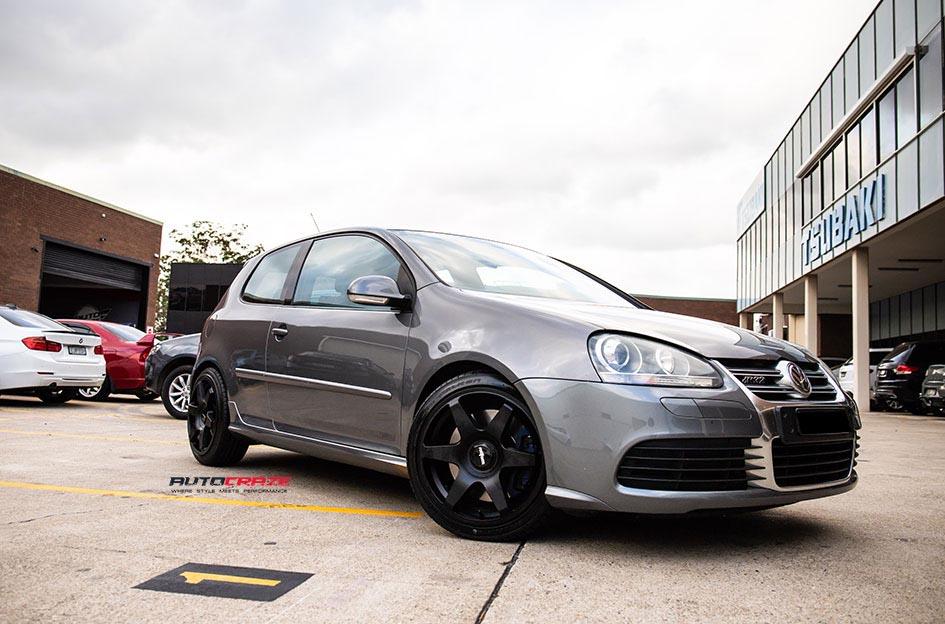 VOLKSWAGEN-GOLF-SIX-MATTE-BLACK-FACE-WITH-GLOSS-BLACK-WINDOWS